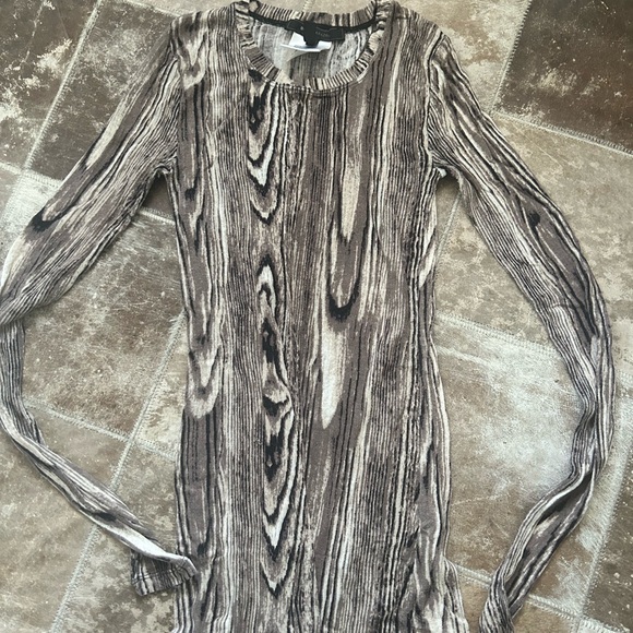 BCBGMaxAzria Dresses & Skirts - BCBGMaxazria Brown Patterned Fitted Top